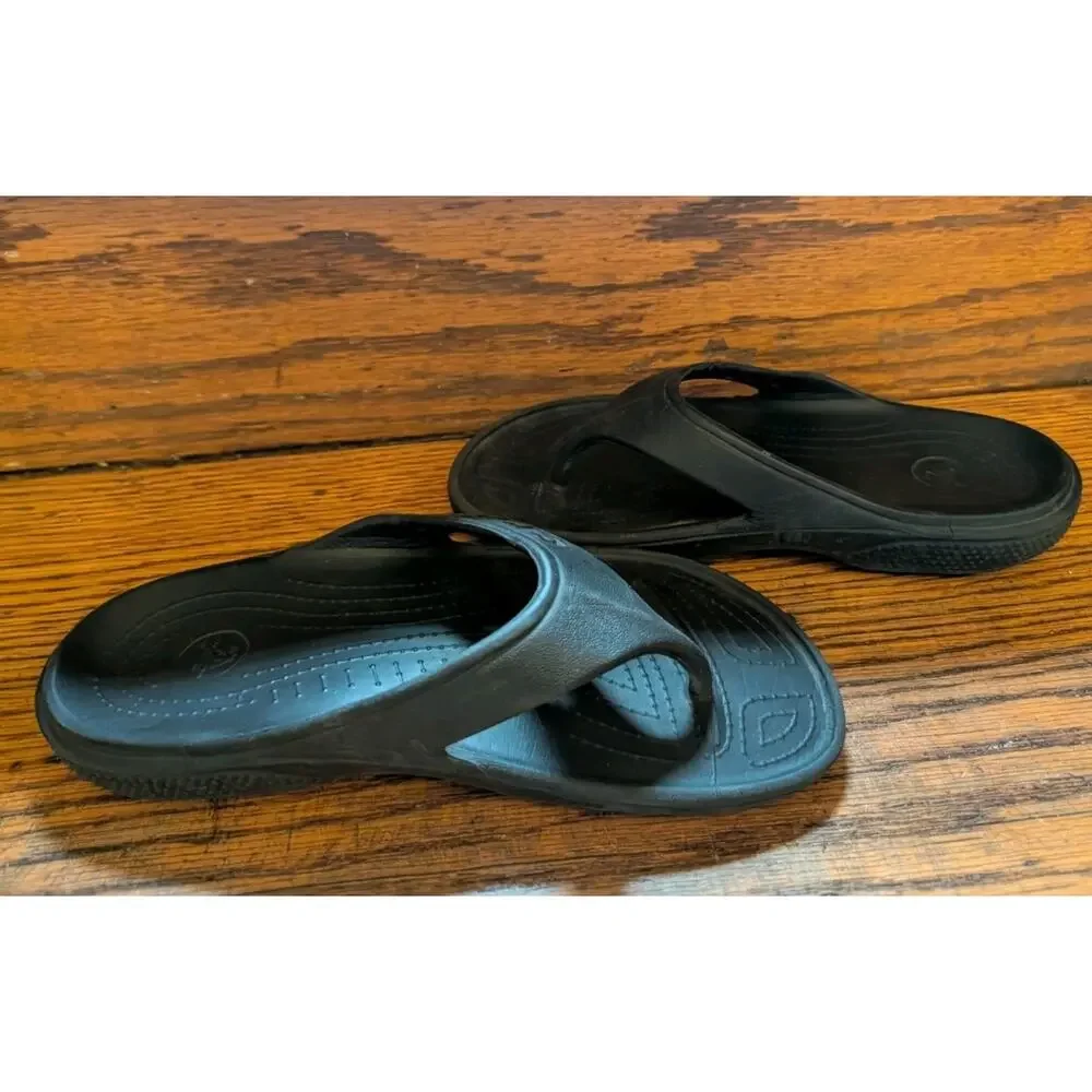 Crocs Black Toe Sandals Youth Size 2 Flip Flop Shoes